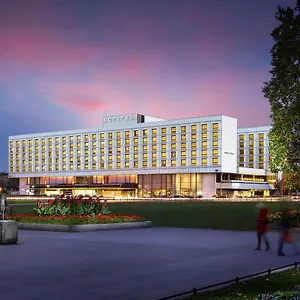 Sofitel Victoria Hotel